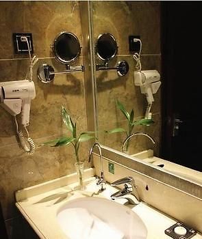 Jinyue Business Hotel Yichuan  Екстериор снимка