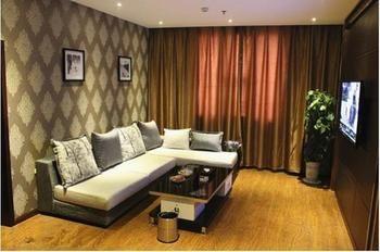 Jinyue Business Hotel Yichuan  Екстериор снимка